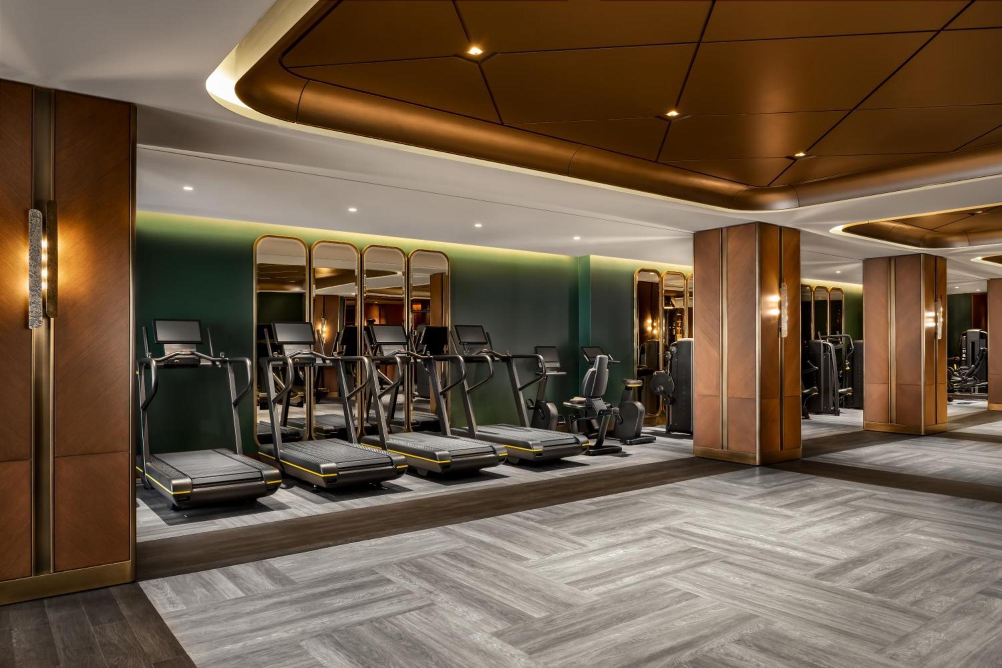 Fairmont Royal York Hotel Toronto Exterior photo The gym at The Hari